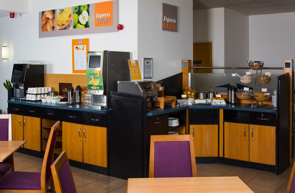 Holiday Inn Express Bristol City Centre By Ihg Exterior photo